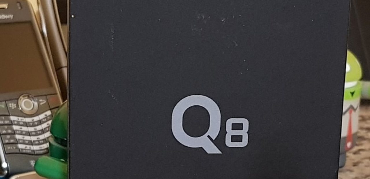 LG Q8