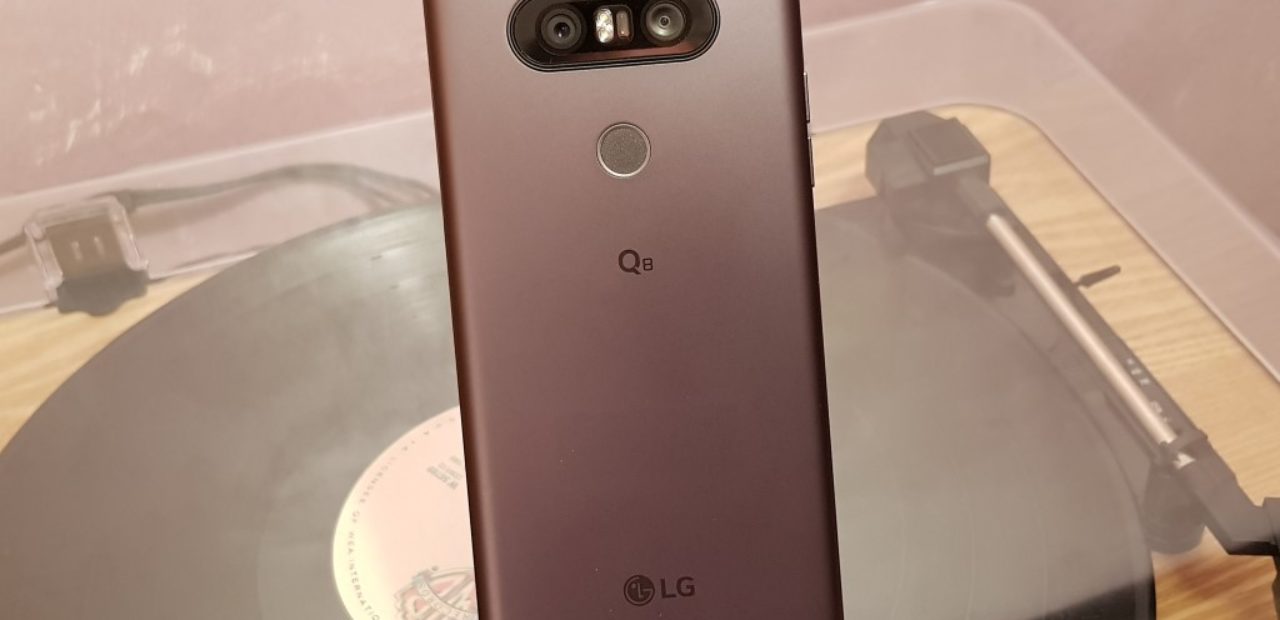 LG Q8